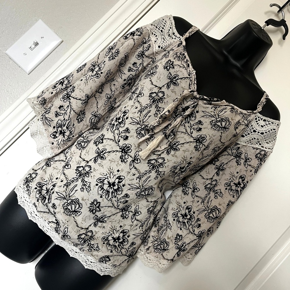 NEW Women's Angie Crochet Lace Blouse Medium NWT